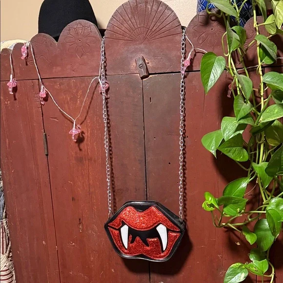 Glittery Red Vampire Lips Crossbody Bag - Picture 2 of 2